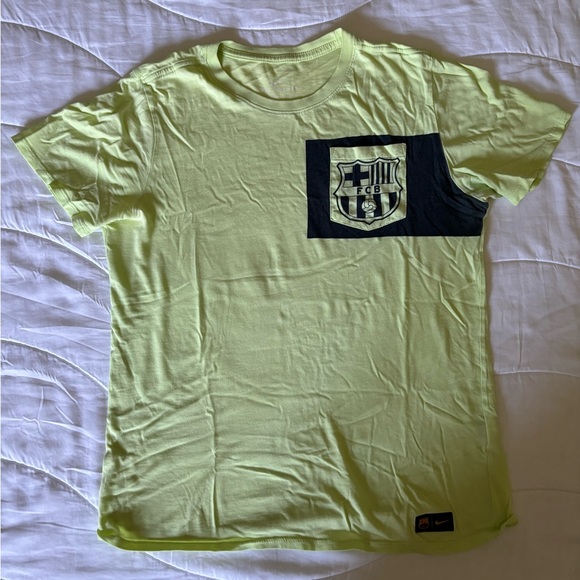 The Nike Tee FC Barcelona T Shirt Volt Yellow Small - Picture 1 of 4